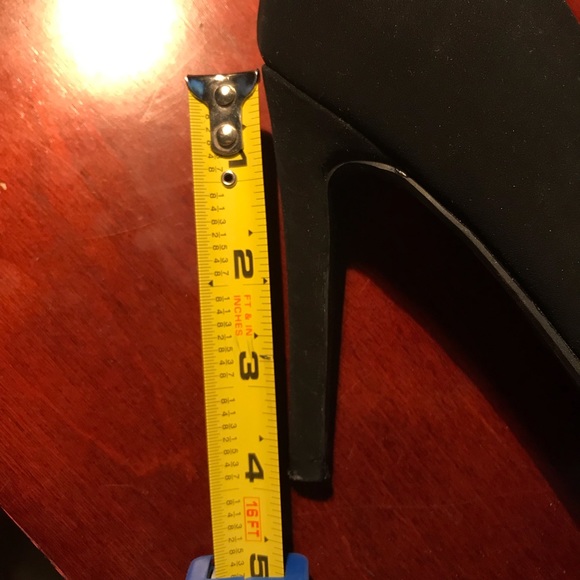 Pointed toe heels - Picture 6 of 6